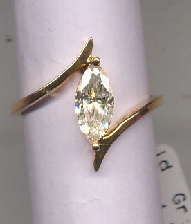 Beautiful 18 Kt Gold  Natural Diamond Ring